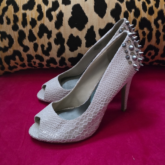 Vera Wang neutral faux snake peep-toe pumps with studs and spikes. - Picture 3 of 4